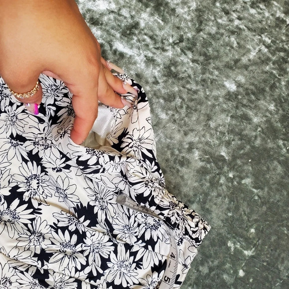 Lowry's Farm Floral Paperbag Shorts - Picture 3 of 8